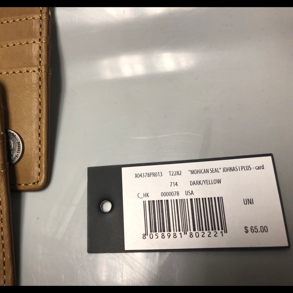 Men's Mohican Seal Johnas I Plus Card Holder - Picture 2 of 4